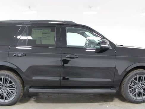 New 2026 Ford Expedition Platinum image 10