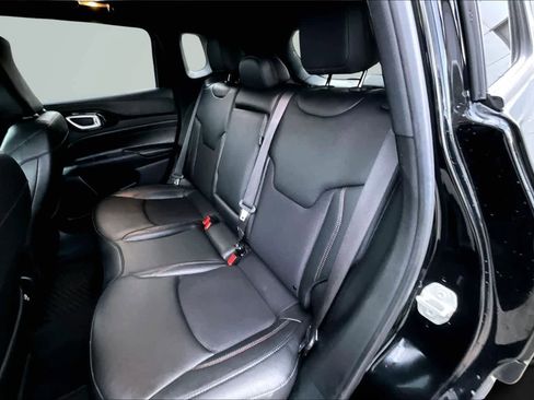 Used 2024 Jeep Compass Trailhawk image 13