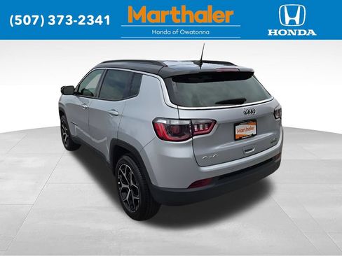 Used 2025 Jeep Compass Limited AWD/4WD image 3