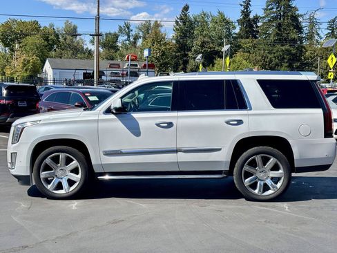 Used 2019 Cadillac Escalade Luxury AWD/4WD image 6