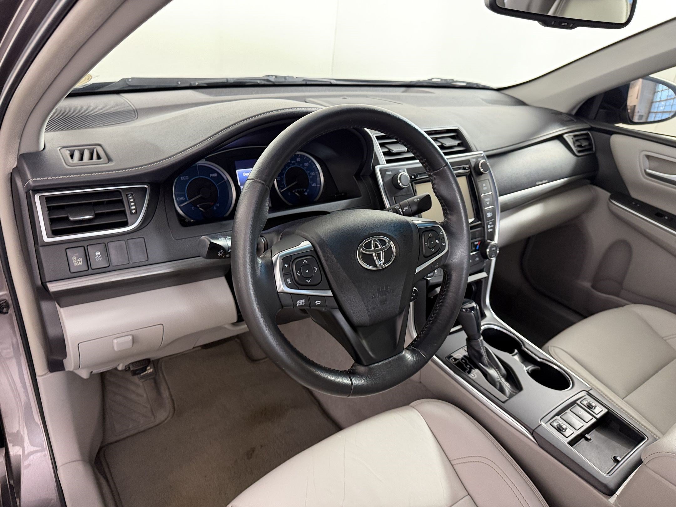 Used 2015 Toyota Camry XLE w/ Moonroof Package FWD image 4