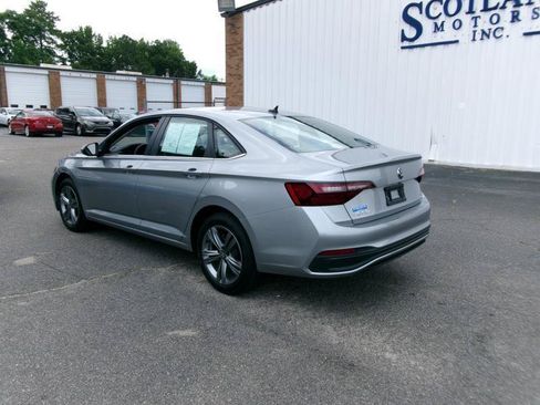 Used 2024 Volkswagen Jetta SE FWD image 8