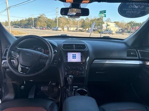 Used 2019 Ford Explorer XLT w/ Equipment Group 202A image 15