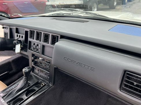 Used 1988 Chevrolet Corvette Coupe RWD image 10