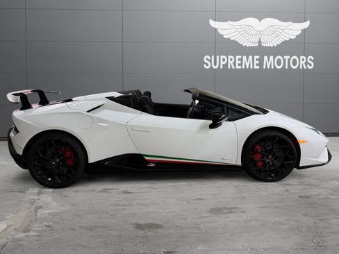 Used 2019 Lamborghini Huracan Performante AWD/4WD image 6