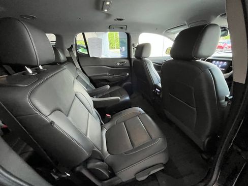 Used 2023 GMC Acadia SLT w/ Technology Package FWD image 17