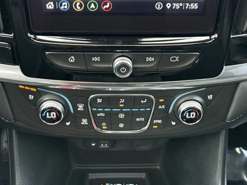 Used 2021 Chevrolet Traverse Premier w/ LPO, 'HIT The Road' Package AWD/4WD image 16