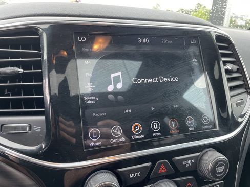 Used 2019 Jeep Grand Cherokee Altitude AWD/4WD image 12