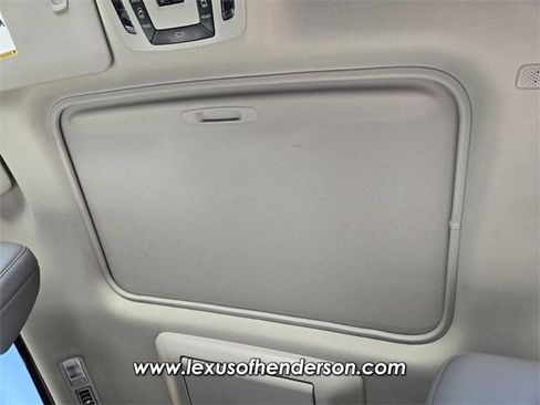 Used 2022 Toyota Sienna XLE image 11