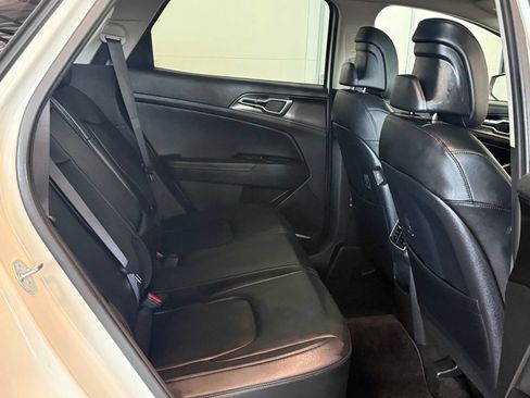 Used 2023 Kia Sportage EX AWD/4WD image 7