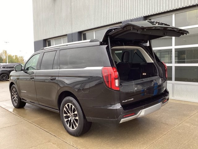 Used 2025 Ford Expedition Max Platinum AWD/4WD image 13
