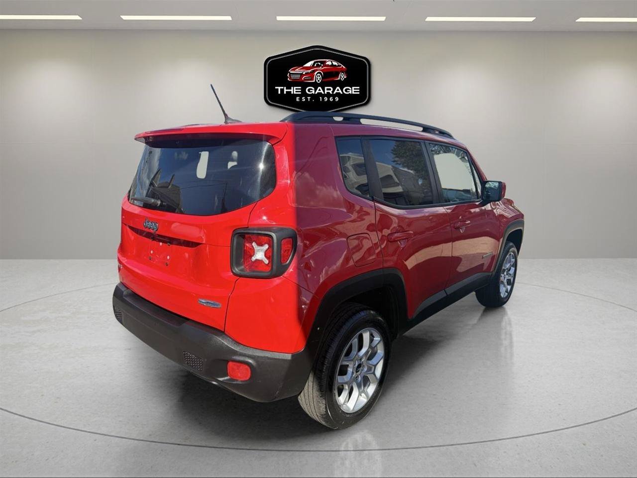 Used 2017 Jeep Renegade Latitude AWD/4WD image 5