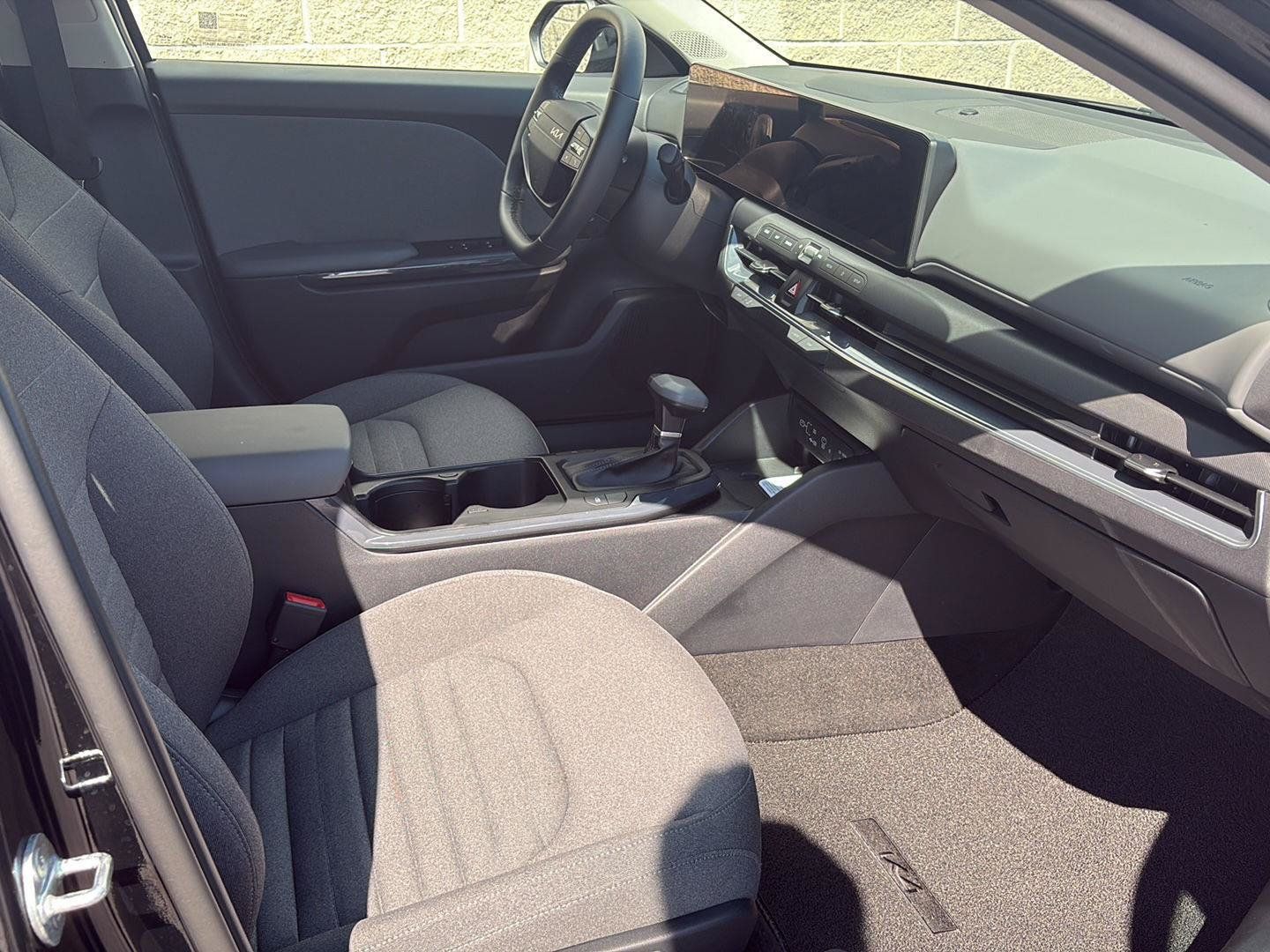 Used 2025 Kia K4 EX FWD image 22
