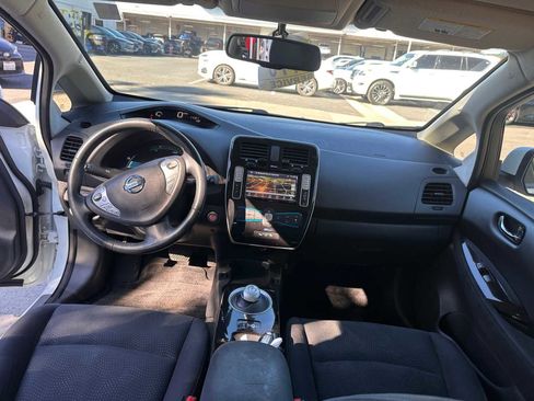 Used 2017 Nissan Leaf SV image 22