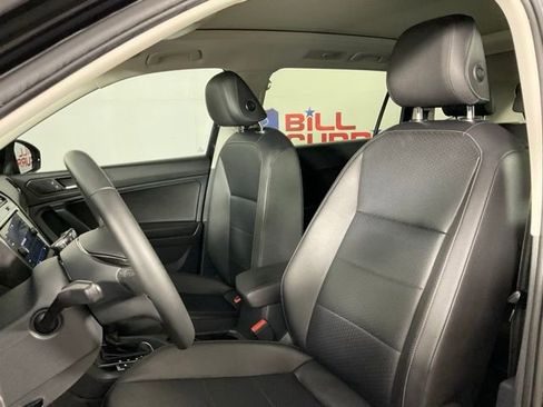 Used 2020 Volkswagen Tiguan SE w/ Panoramic Sunroof Package image 14