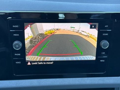 Used 2025 Volkswagen Jetta SE w/ Sunroof Package image 19