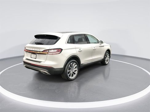 Used 2022 Lincoln Nautilus Reserve image 8