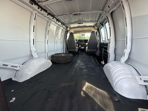 Used 2022 Chevrolet Express 2500 w/ Driver Convenience Package RWD image 8