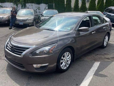 Used 2014 Nissan Altima 2.5 S w/ Sport Value Package FWD image 1