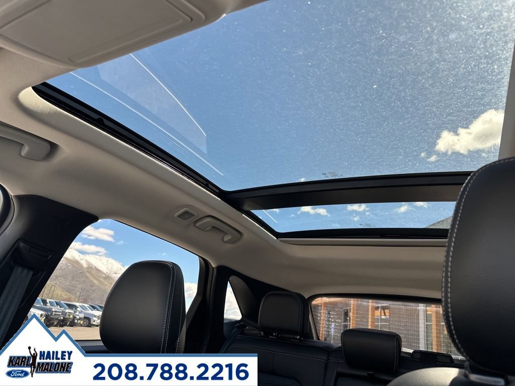 Used 2024 Ford Escape SE w/ PHEV Premium Package FWD image 30