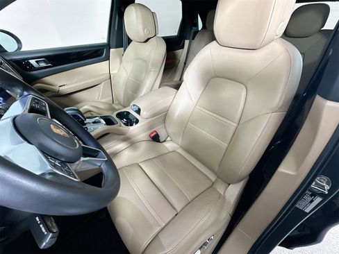 Used 2020 Porsche Cayenne image 5