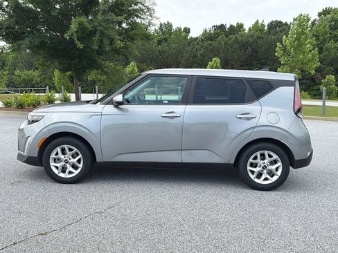 Used 2023 Kia Soul LX w/ LX Technology Package FWD image 4