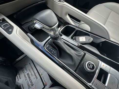 Used 2024 Kia Telluride EX w/ EX Captain's Chair Package image 26