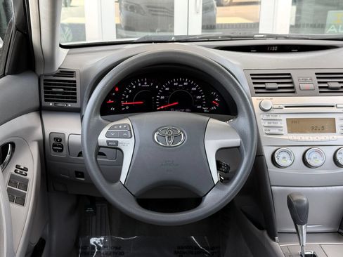 Used 2010 Toyota Camry LE FWD image 26
