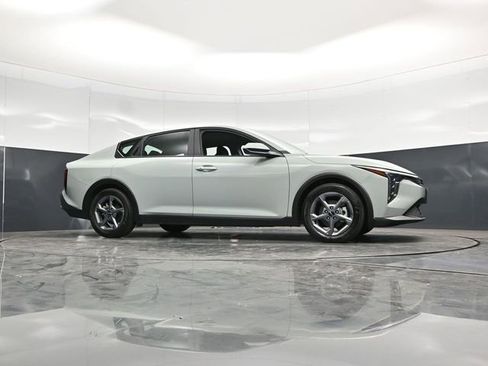 Used 2025 Kia K4 FWD image 50