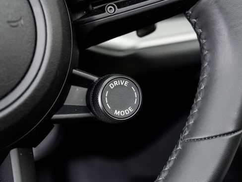 Certified 2025 Porsche Cayenne image 16