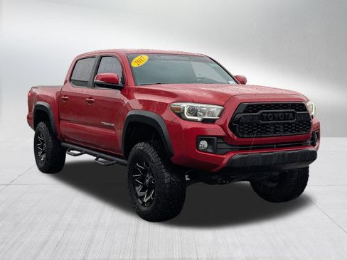 Used 2017 Toyota Tacoma TRD Off-Road w/ Premium & Technology Package AWD/4WD image 7
