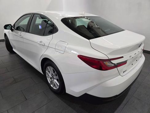 Used 2025 Toyota Camry LE image 3