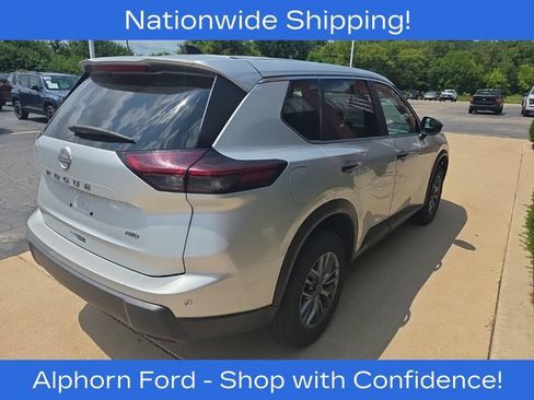 Used 2024 Nissan Rogue S AWD/4WD image 4