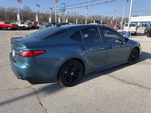Used 2025 Toyota Camry SE image 6