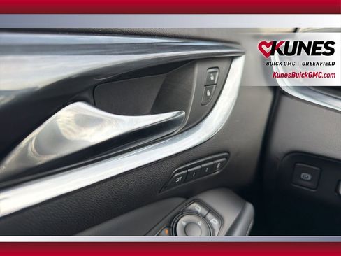 Used 2024 Buick Enclave Premium image 36