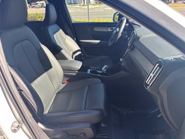 Used 2026 Volvo XC40 B5 Plus AWD/4WD image 15