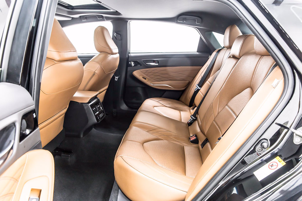 Used 2019 Toyota Avalon Limited FWD image 31