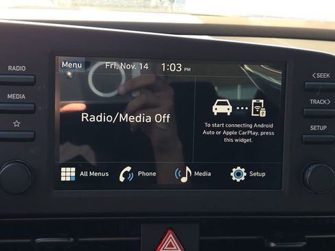 Certified 2025 Hyundai Elantra Sport image 18