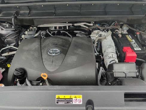 Used 2022 Toyota Highlander L FWD image 12
