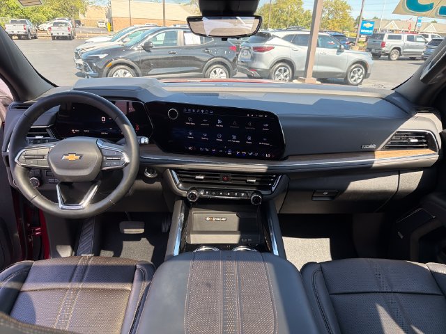 Certified 2025 Chevrolet Suburban High Country AWD/4WD image 12
