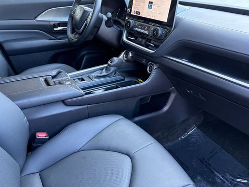 Certified 2025 Toyota Grand Highlander AWD image 19
