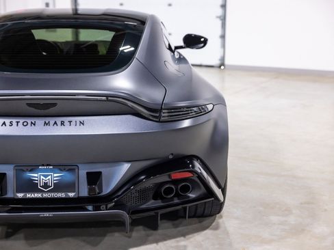Used 2022 Aston Martin V8 Vantage Coupe RWD image 13