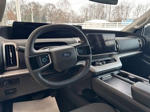 Used 2025 Ford Expedition Max Active image 9