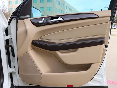 Used 2018 Mercedes-Benz GLE 350 w/ Premium 1 Package image 11