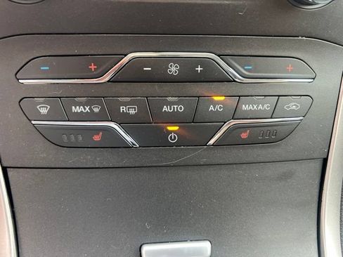Used 2017 Ford Edge SEL w/ Equipment Group 201A AWD/4WD image 31