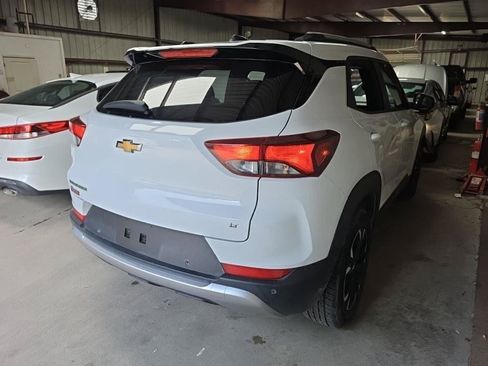 Used 2021 Chevrolet TrailBlazer LT w/ Convenience Package FWD image 3