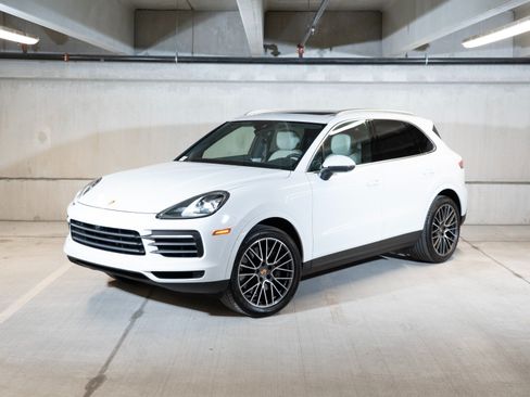 Certified 2023 Porsche Cayenne AWD/4WD image 1