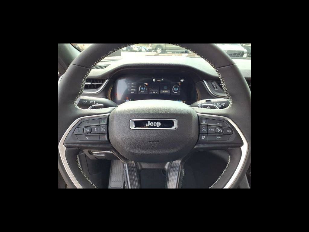 New 2025 Jeep Grand Cherokee Laredo X w/ Luxury Tech Group I AWD/4WD image 10