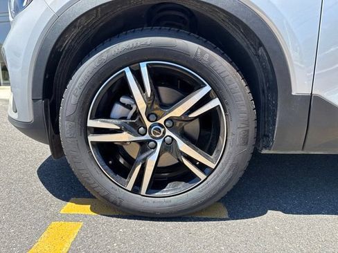 Certified 2025 Volvo XC40 B5 Core AWD/4WD image 9