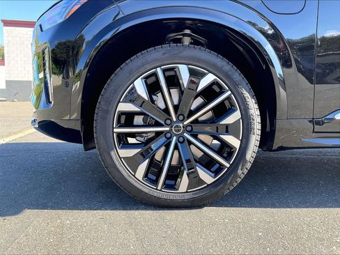 New 2026 Volvo XC90 T8 Plus w/ Protection Package AWD/4WD image 14